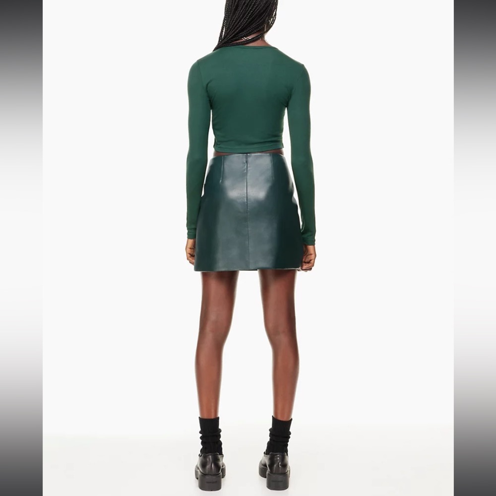 ❗️SOLD❗️Wilfred Green Faux Leather Patio Mini Skirt Size 8 - Picture 3 of 9
